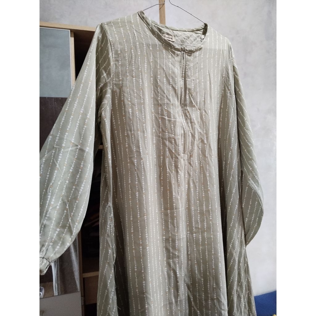 Preloved - Tunik Wanita warna hijau Sage