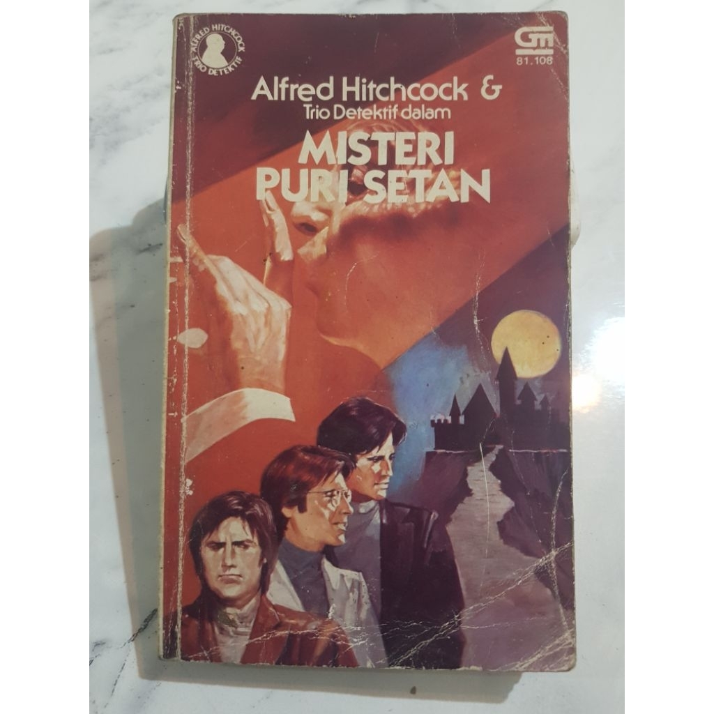 Novel Misteri Alfred Hitchcock & Trio Detektif - Misteri Puri Setan