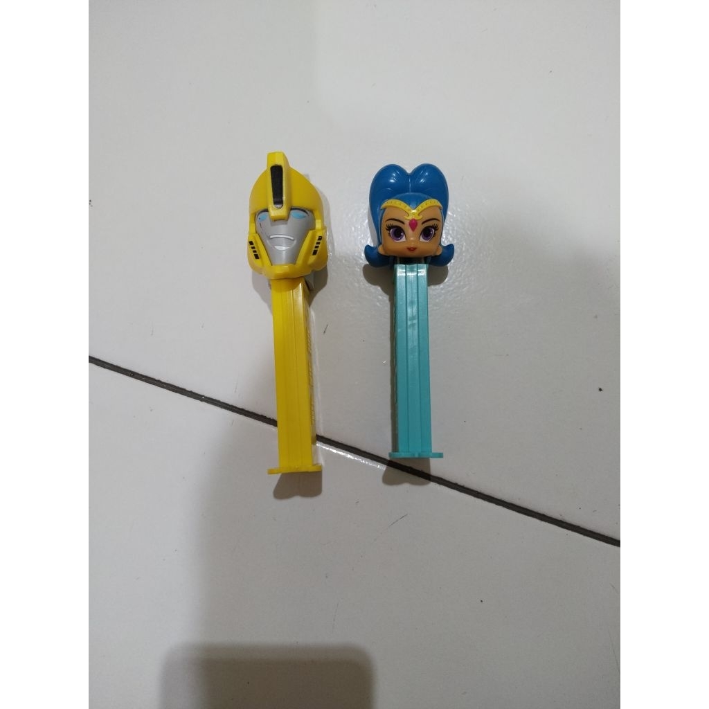 mainan anak tempat permen Pez candy dispenser bumblebee dan shine