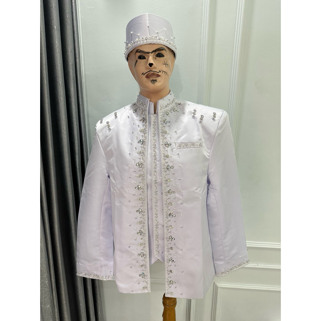 beskap pria putih