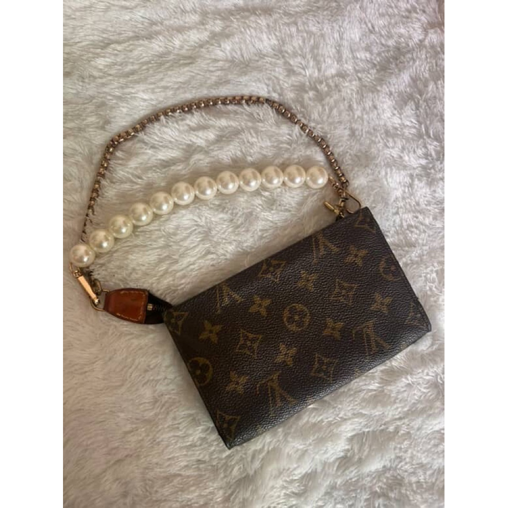 Lv pochette preloved Auth by legit