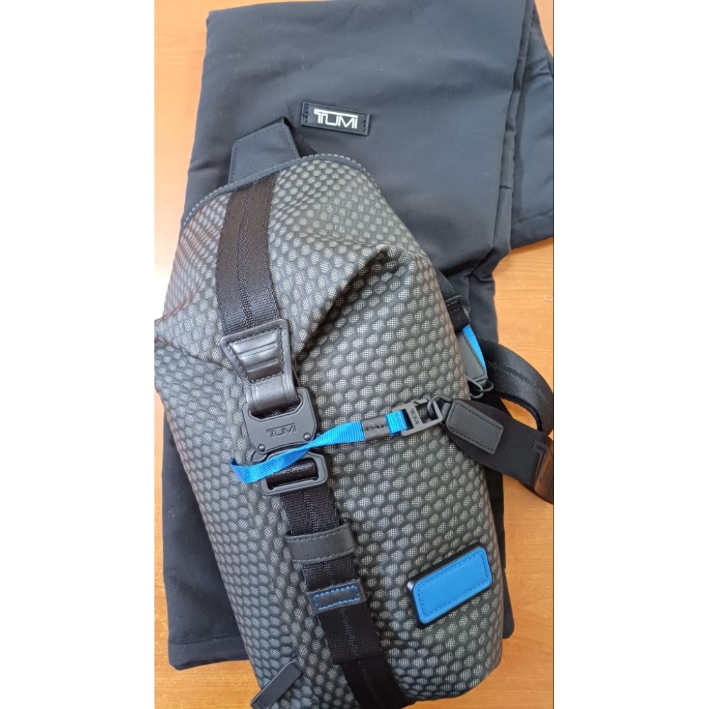 slingbag tumi tahoe bozeman