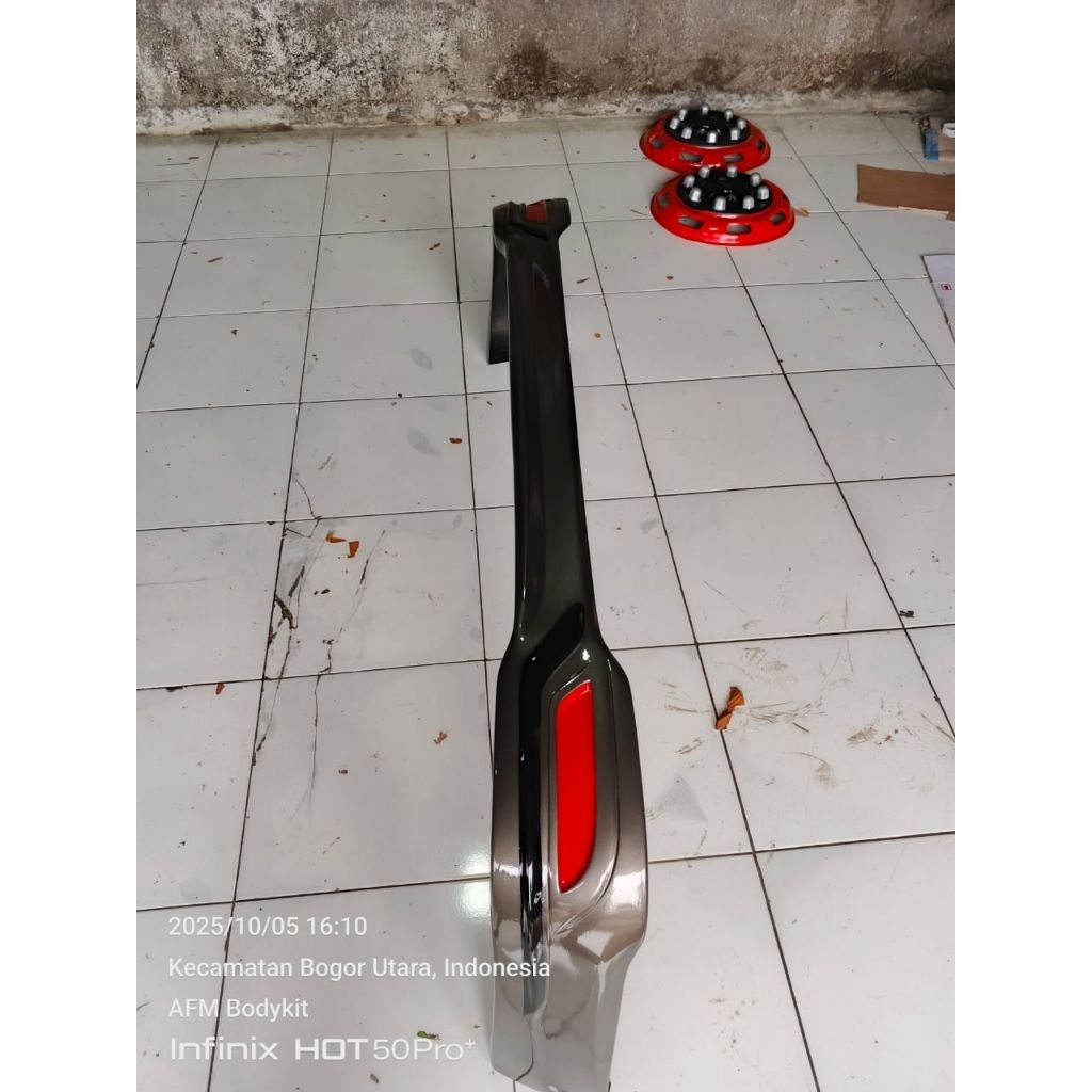 Bodykit sigra & calya model venturer hitam list merah