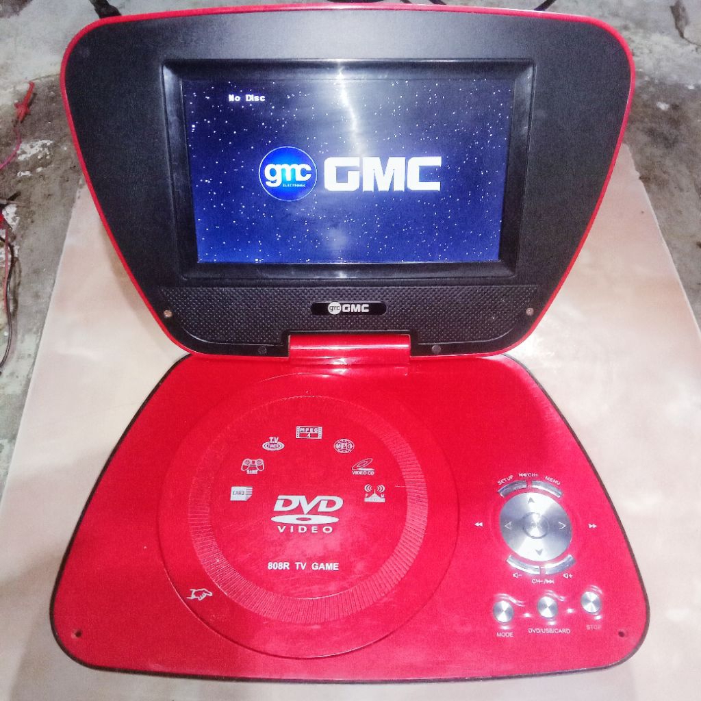 dvd portable merk gmc 808r 7 in suport usb cd mp3 musik audio speaker bekas / dvd portable layar 7 i