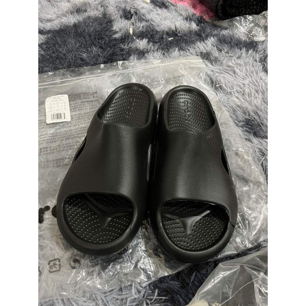 ready ori crocs indo reject cutingan size 42 mellow hitam