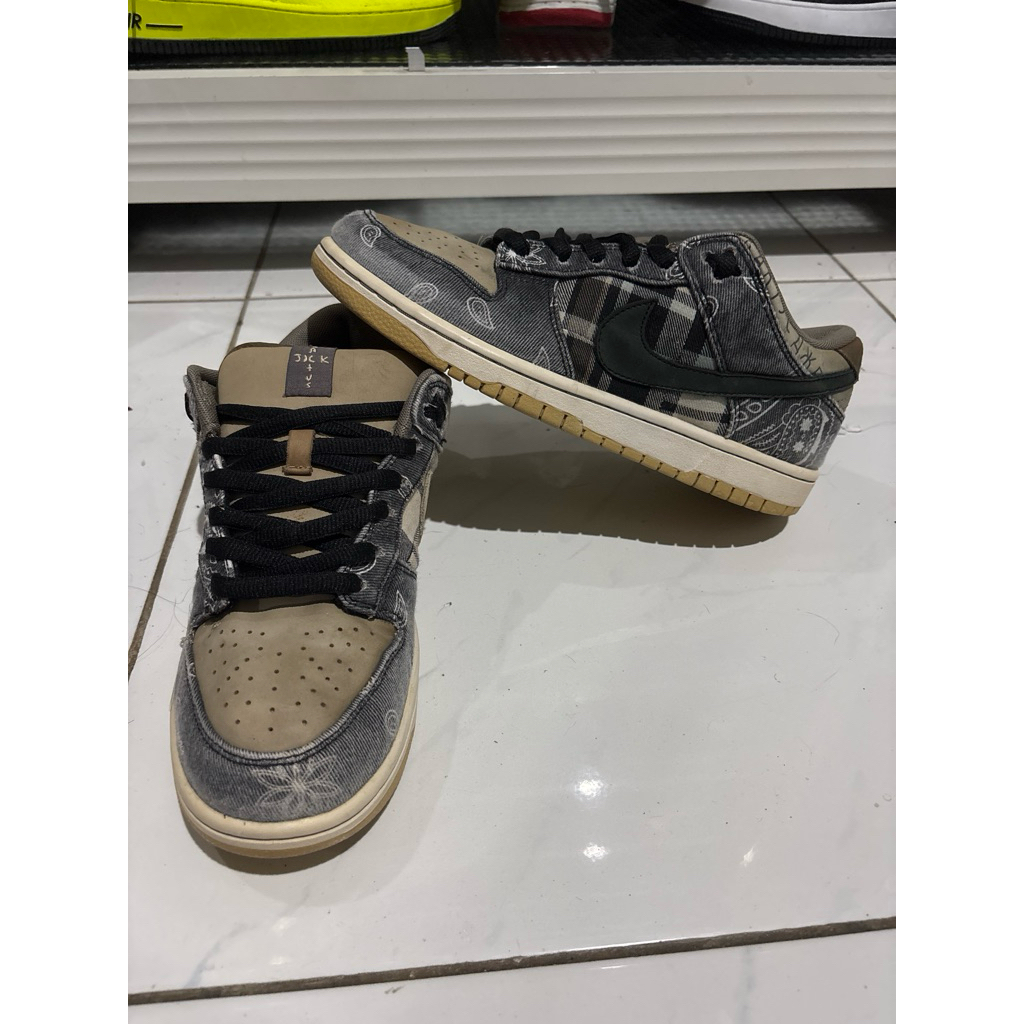 SB dunk "Travis" size 41/26cm