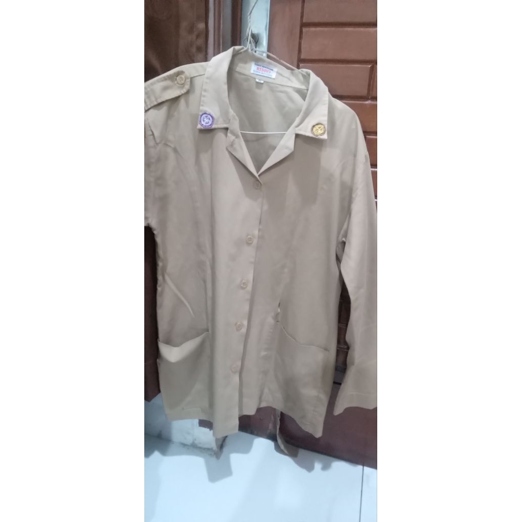 Preloved_1 set seragam pramuka SMA wanita