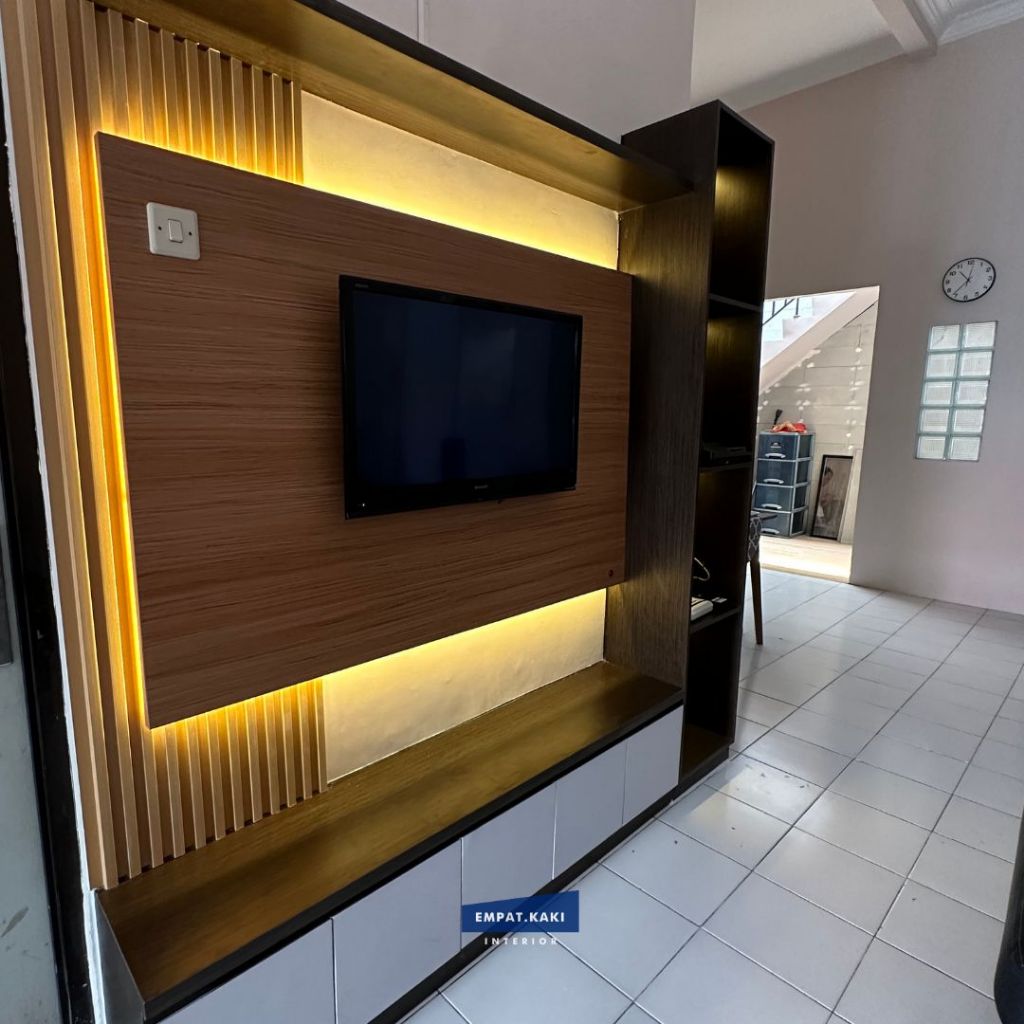Backdrop TV Motif Kayu