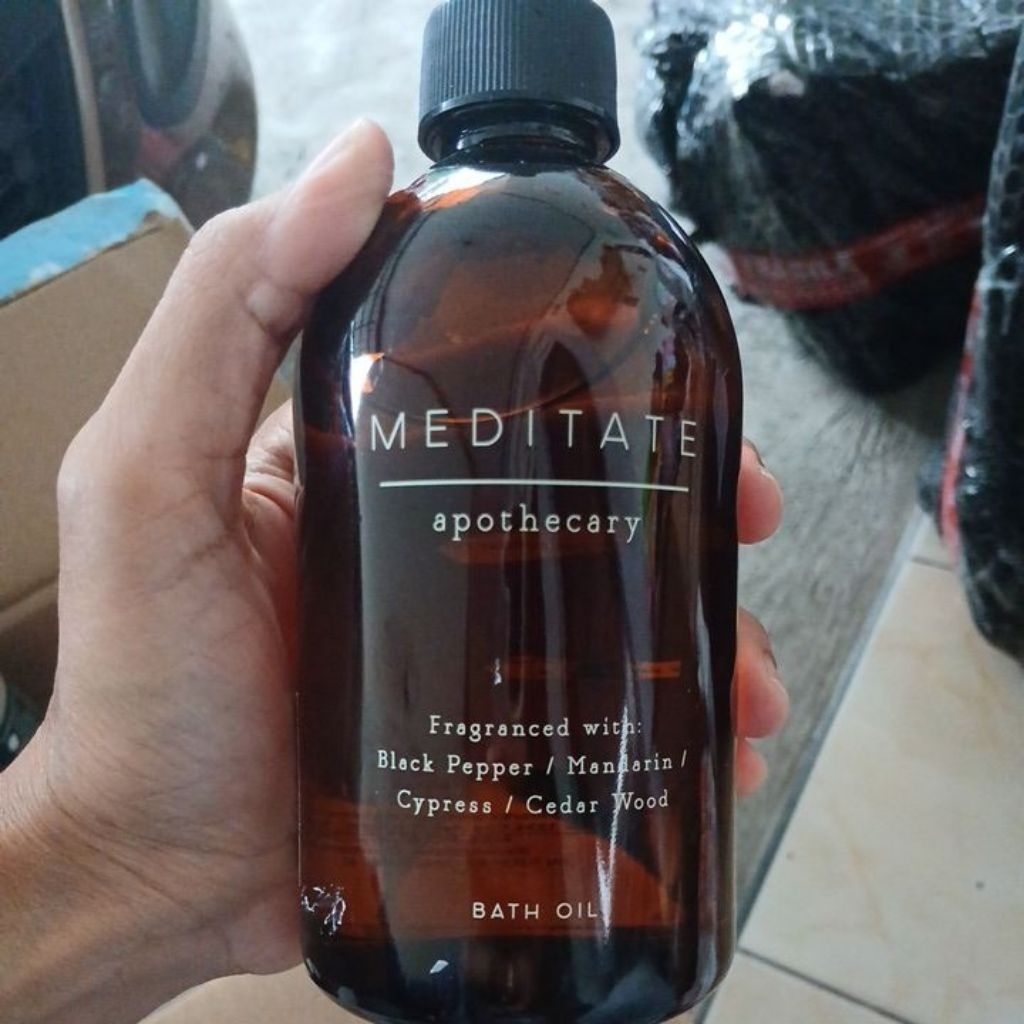Marks & Spencer Bath Oil 330 ml exp 2027