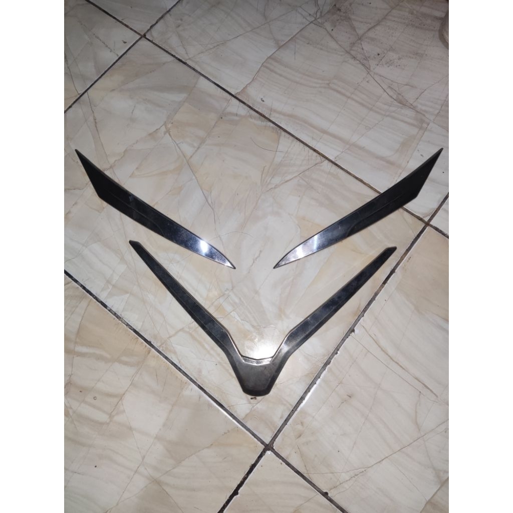 Garnish lampu depan original PCX 150