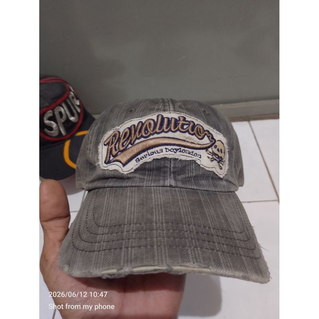 Topi brand Boy London