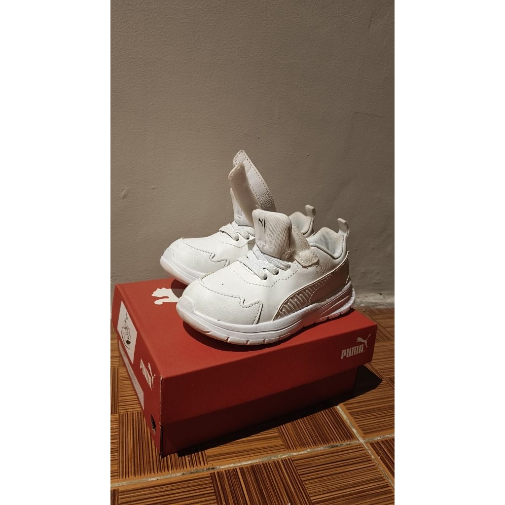 Sepatu PUMA Kids All White UK 8 EUR 25 15.5cm Like New ORIGINAL