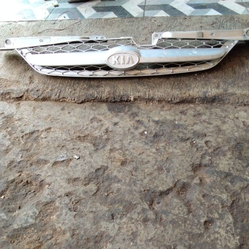 grill depan KIA Rio SF