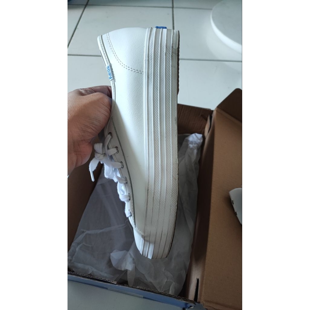 Sepatu Wanita Keds Putih size 39