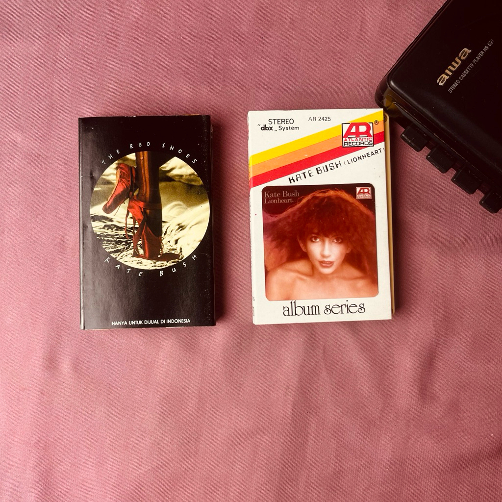 Kaset Pita Kate Bush The Red Shoes (1993) Original Art Pop Rock / Kaset Pita Kate Bush Lionheart