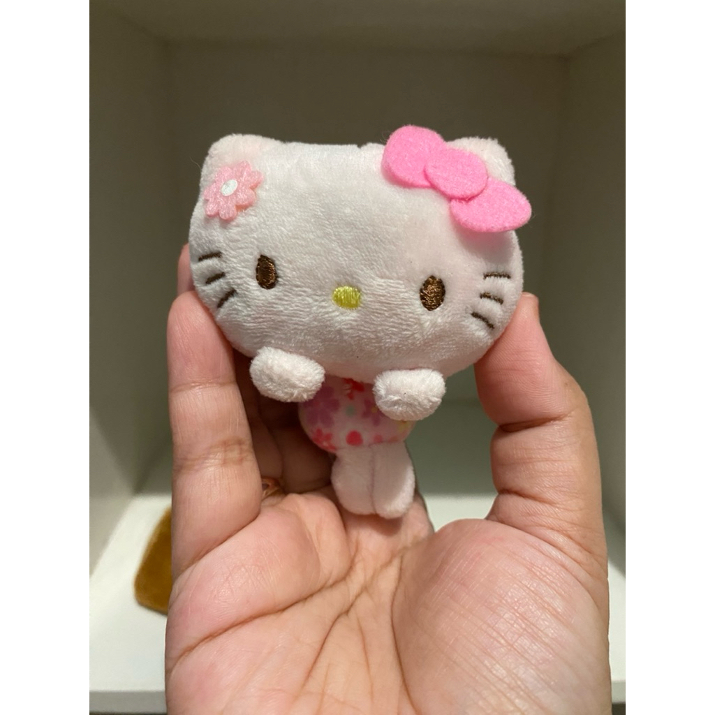 Boneka Hello Kitty Kecil
