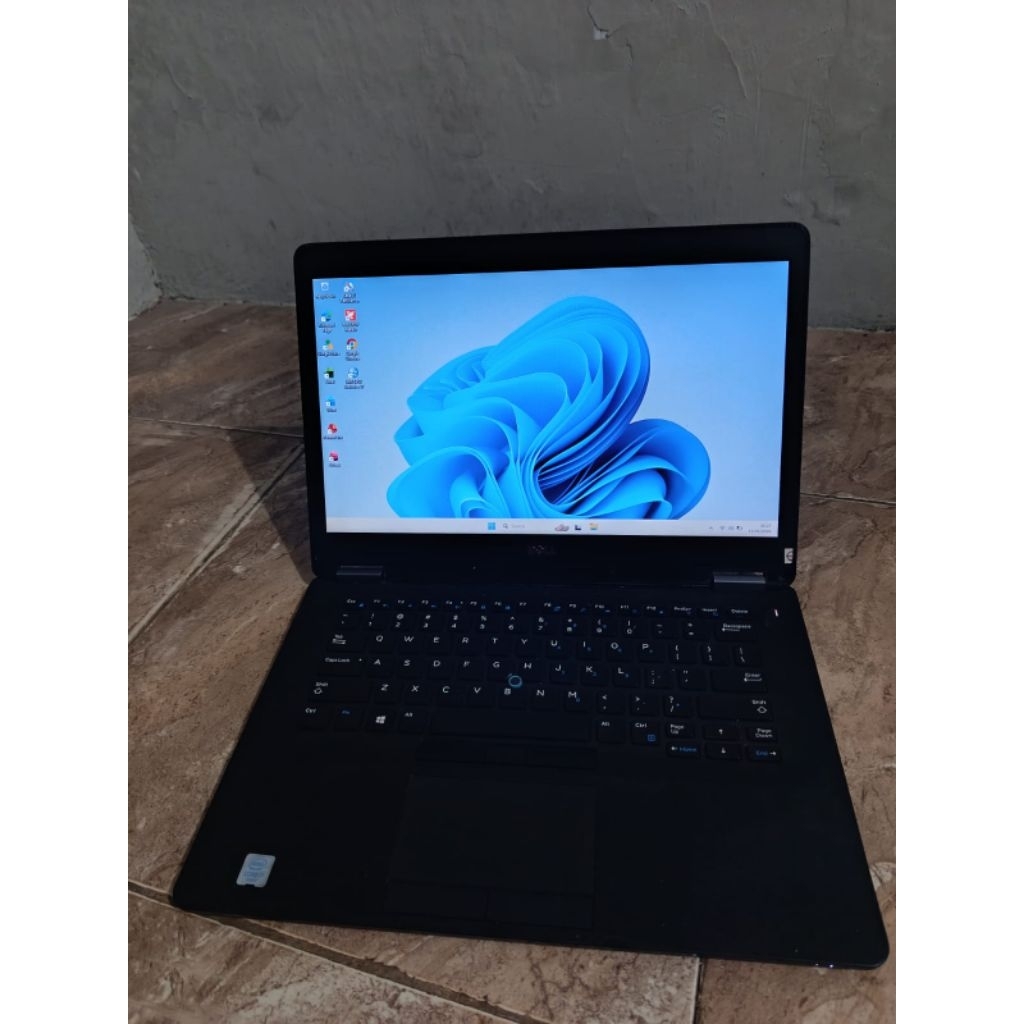 Laptop Dell E7470Core i7 gen 6Ram 8 gbSsd 128 gb