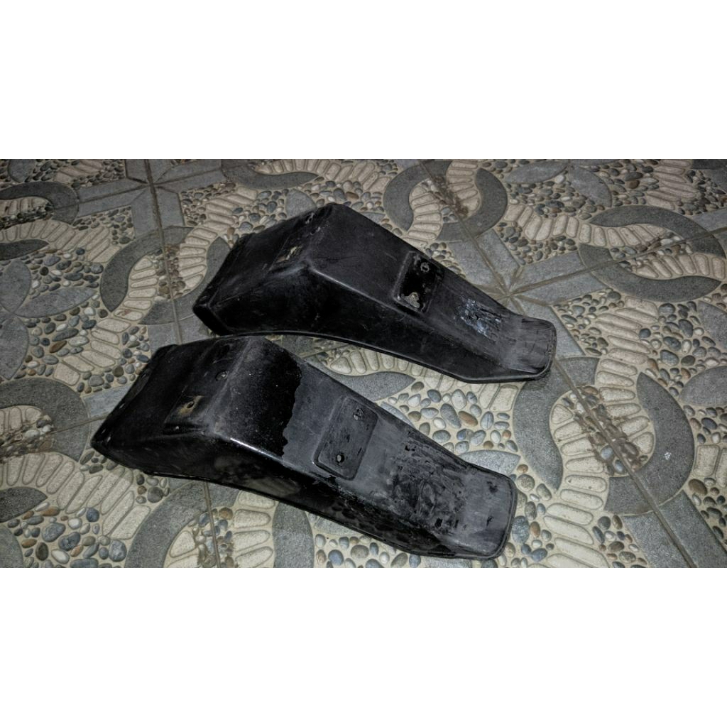 spakbor belakang suzuki crystal original