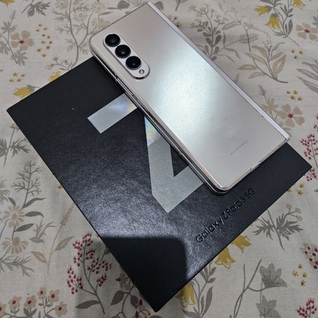 SAMSUNG Z FOLD 3 5G 12/512 HP Second Murah