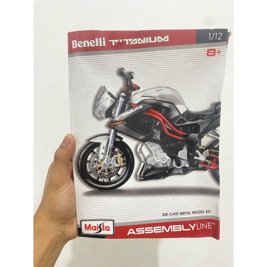 Maisto 1:12 Assembly Line Benelli Titanium model kit miniatur sepeda motor.