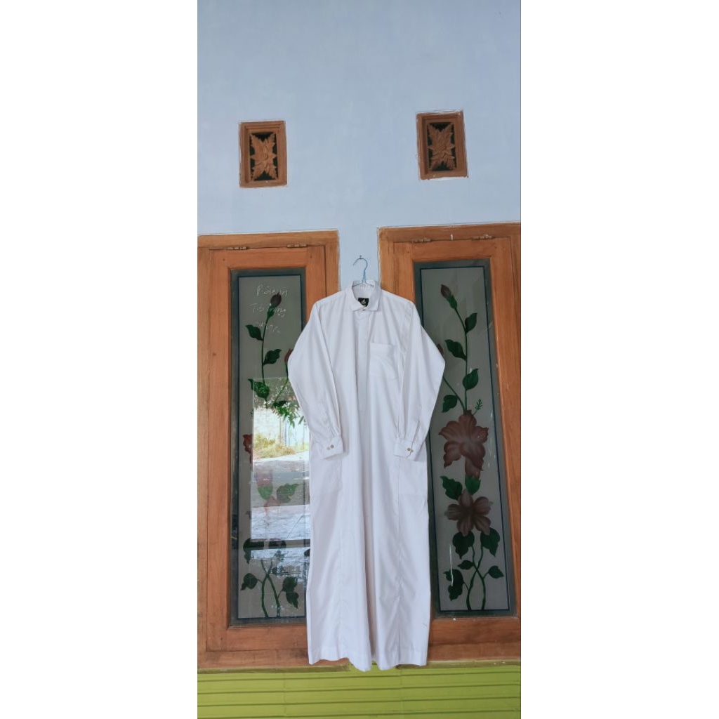 GAMIS PRIA PUTIH PL BRAND DALWA.CO