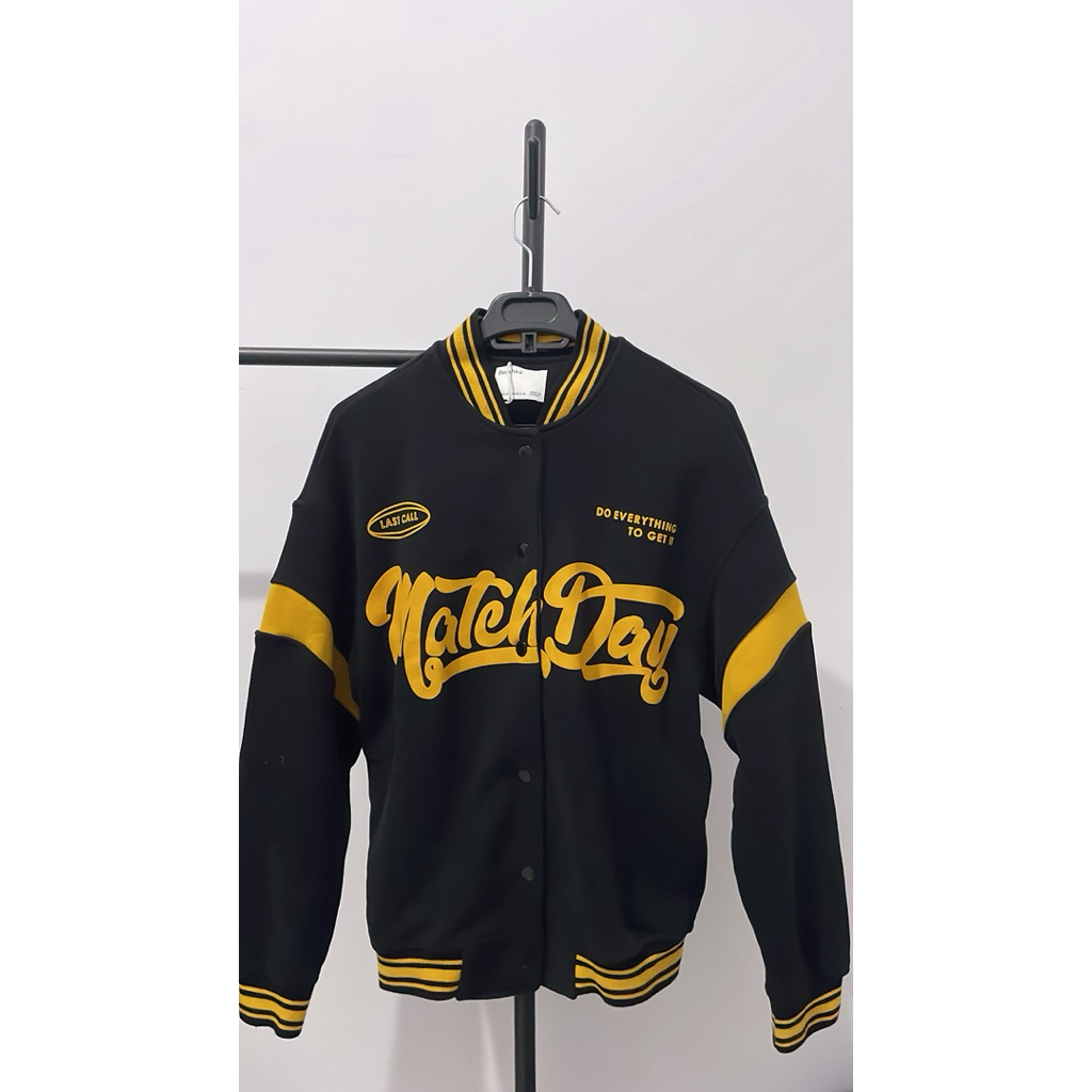 jaket varsity bershka
