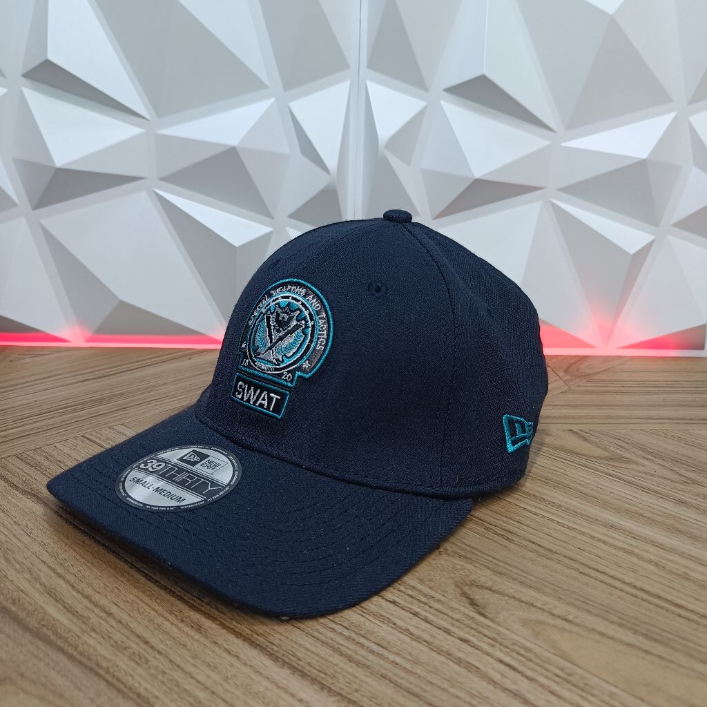 Topi new era x dc