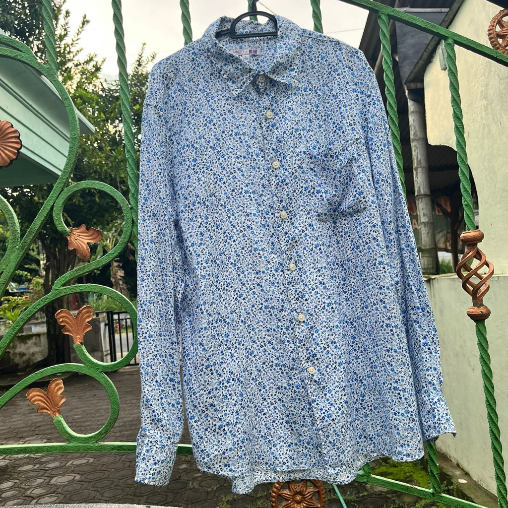 Kemeja Pria Uniqlo x Liberty London Floral Biru Lengan Panjang Ukuran L Kerja Santai Murah - Men Lon