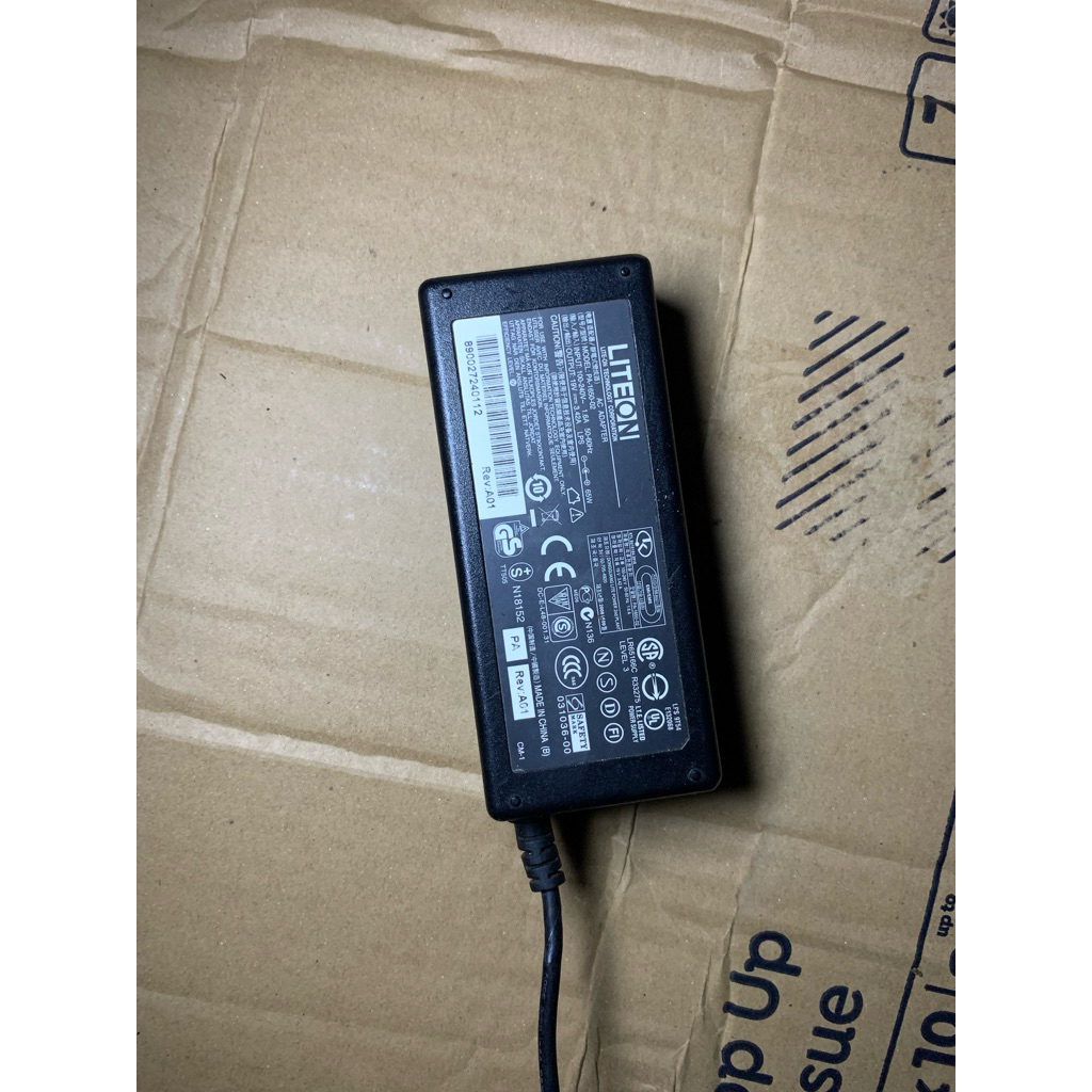adaptor 19v laptop/lampu led bekas