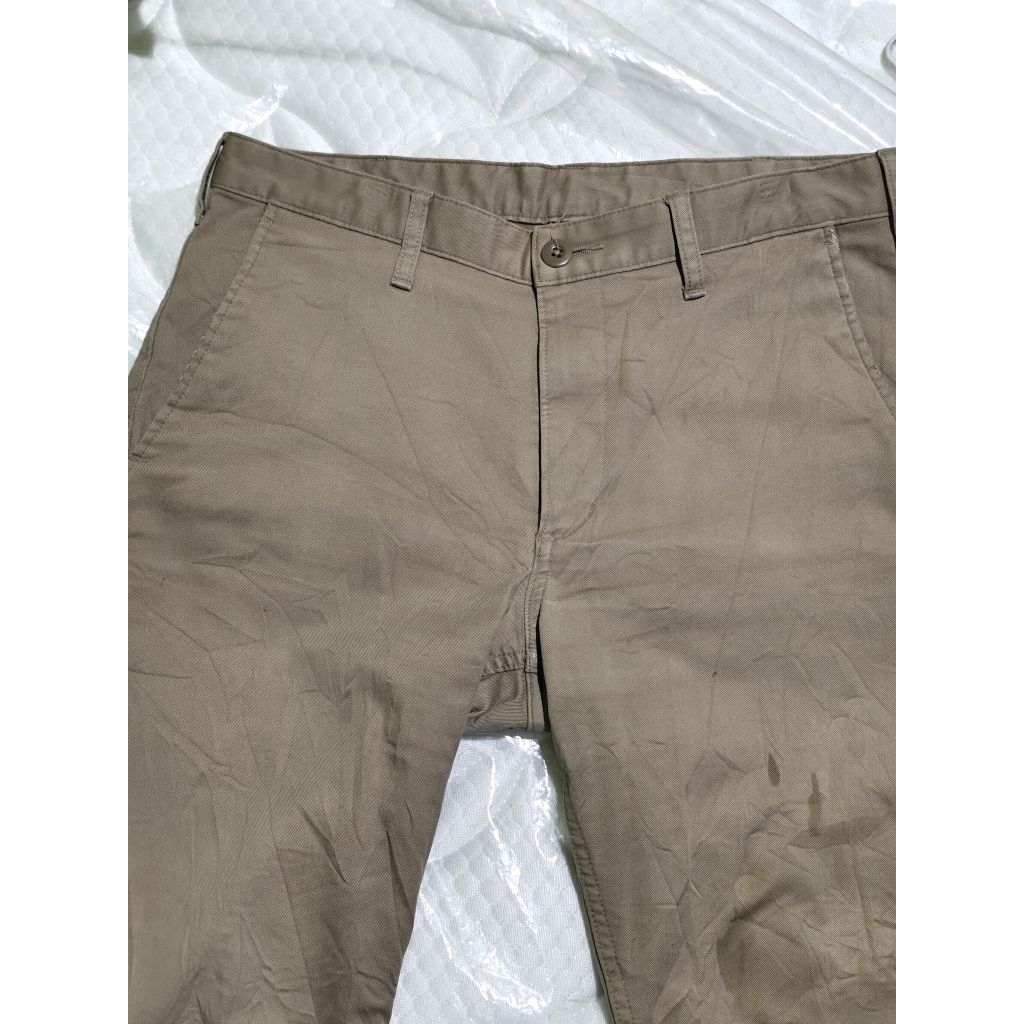 CELANA SECOND UNIQLO