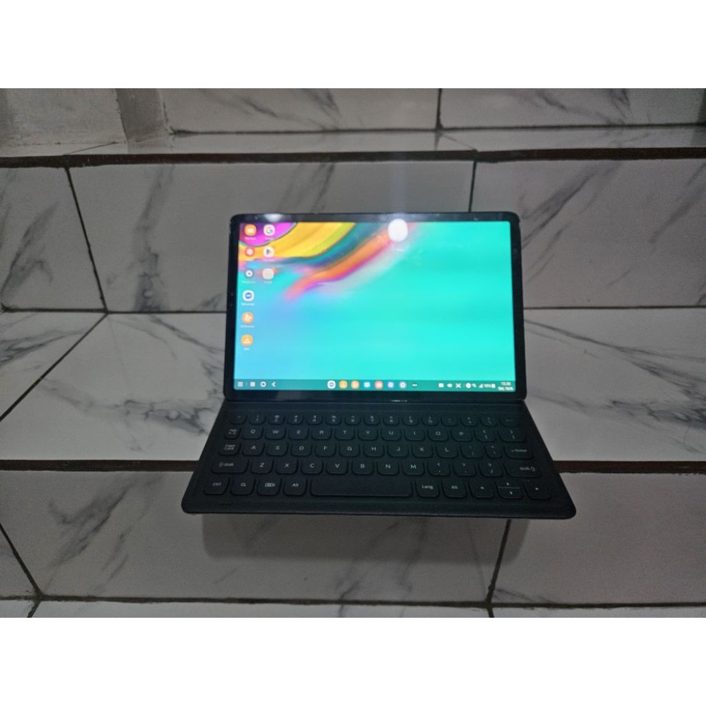 Galaxy tab S5e Sim 4GB 64GB plus keyboard ori BU secepatnyaaa