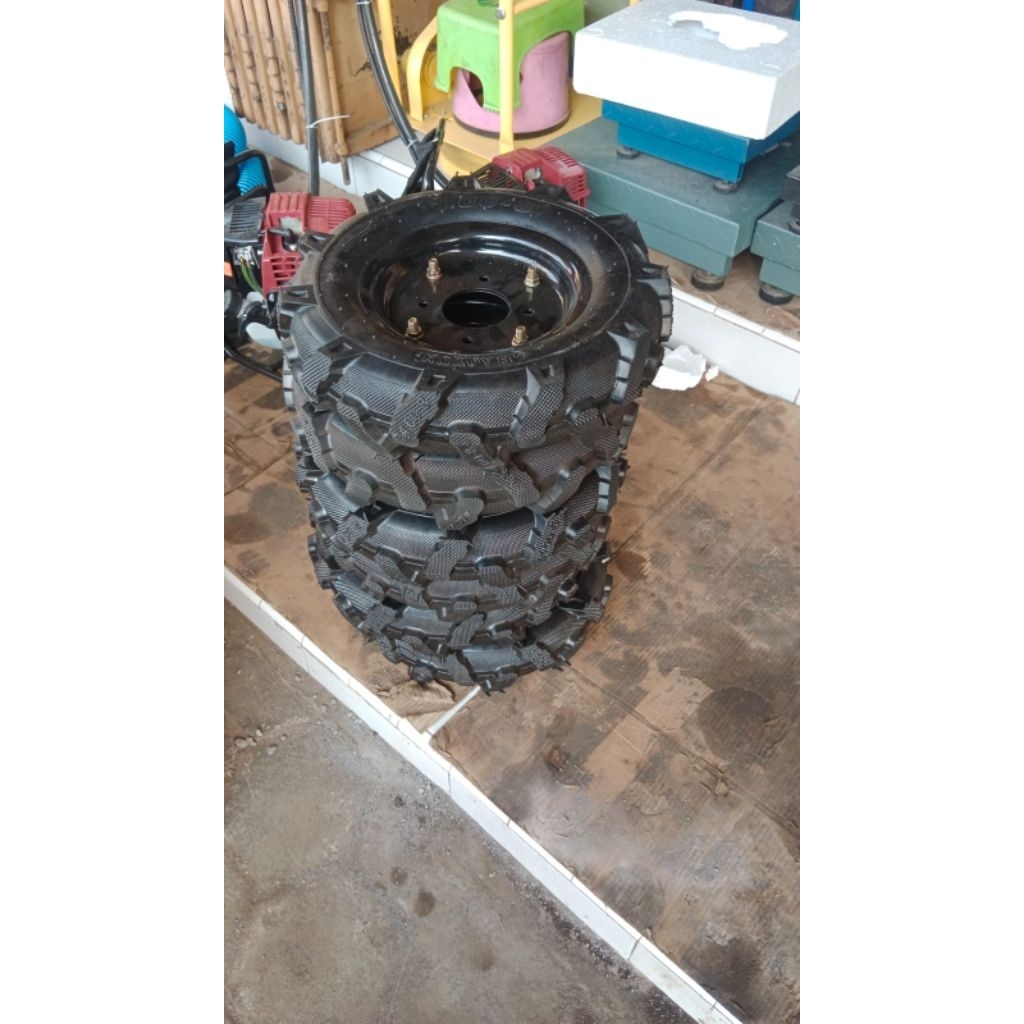 Ban karet cultivator