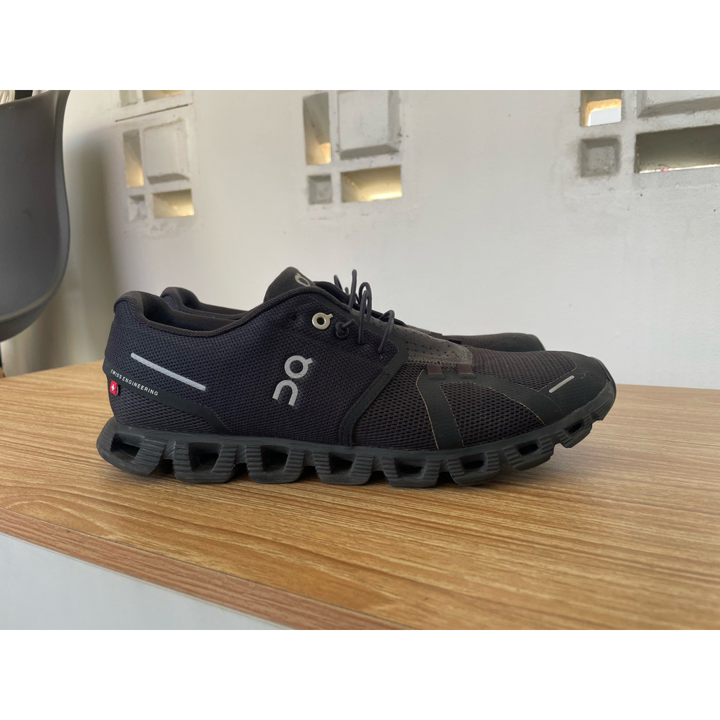 On Cloud 5 On Running size 44 Original OC