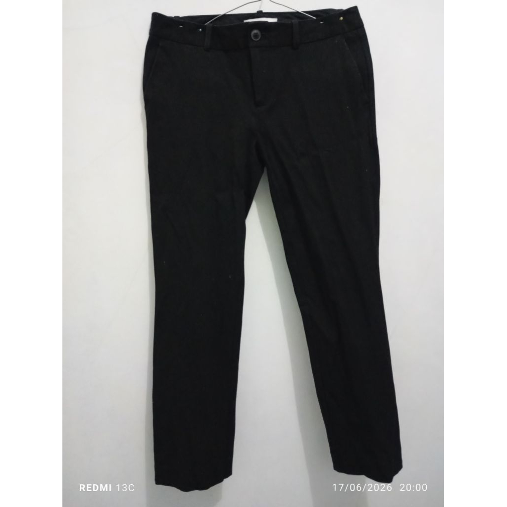 preloved celana panjang chino pria hitam Gap