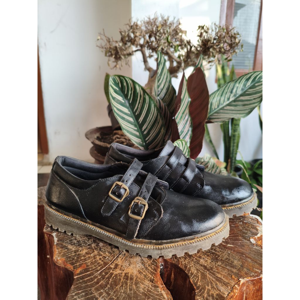PRELOVED SEPATU DOCMART