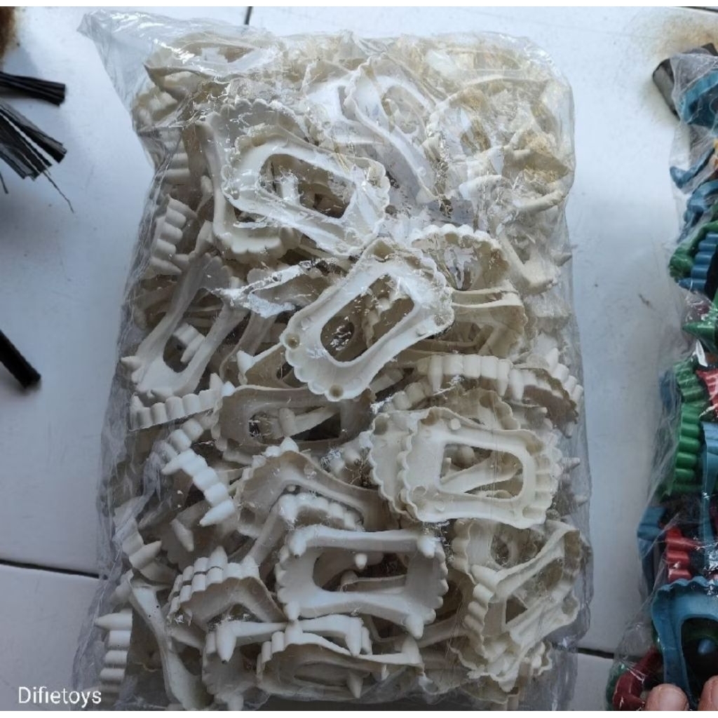 100 pcs Mainan Gigi Taring Gigi Palsu Putih Gigi Drakula