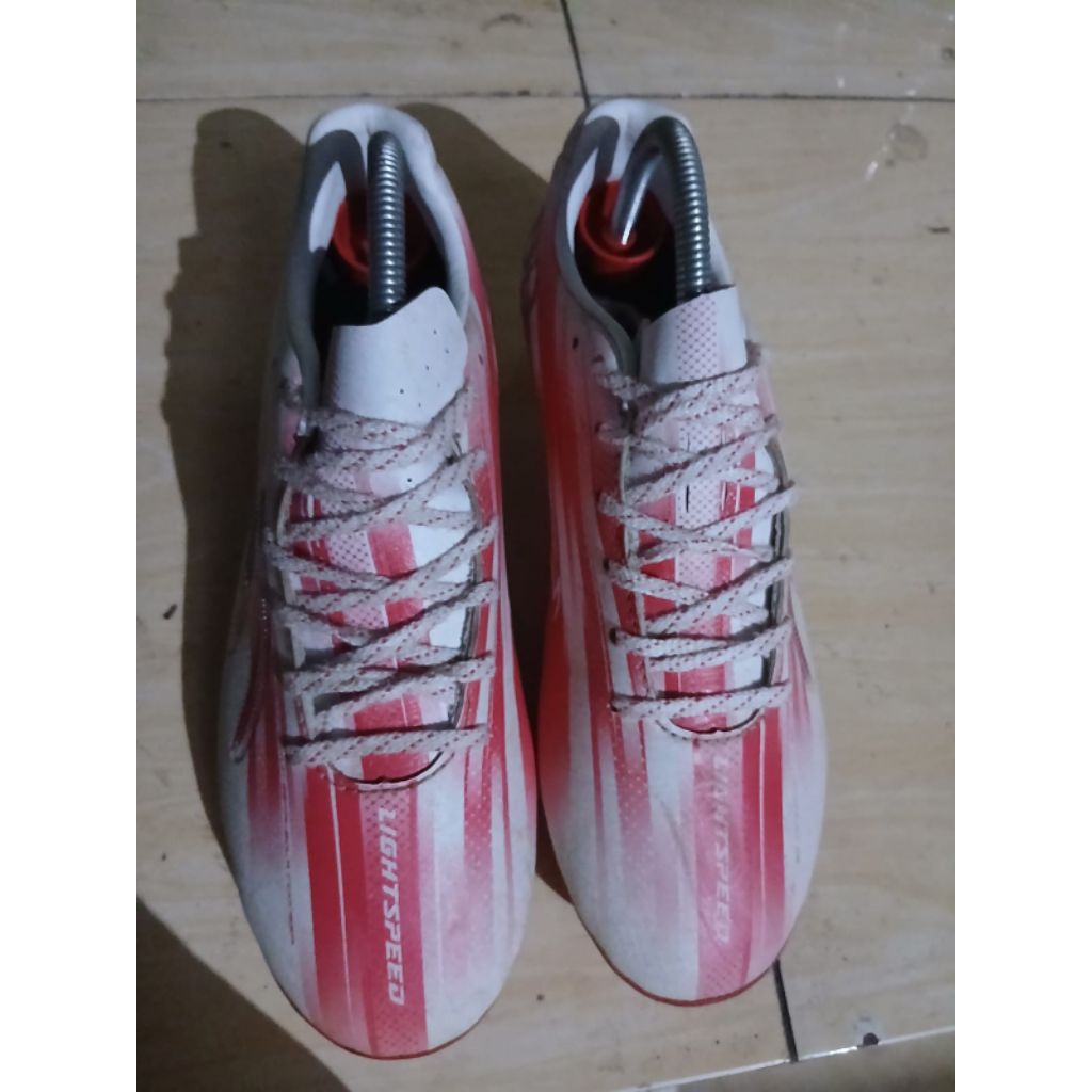 sepatu bola second SPECS metta size 40