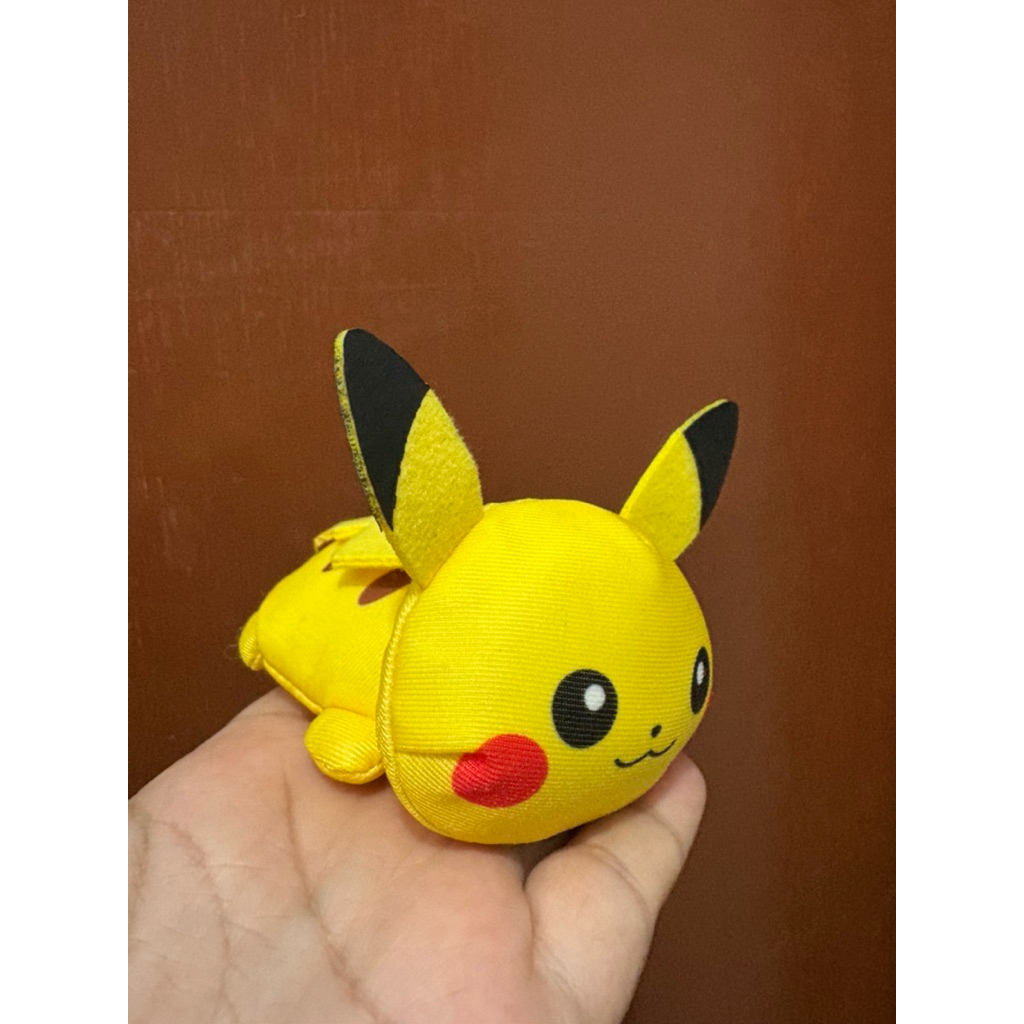 Boneka Pikachu Munyumaru TakaraTomy