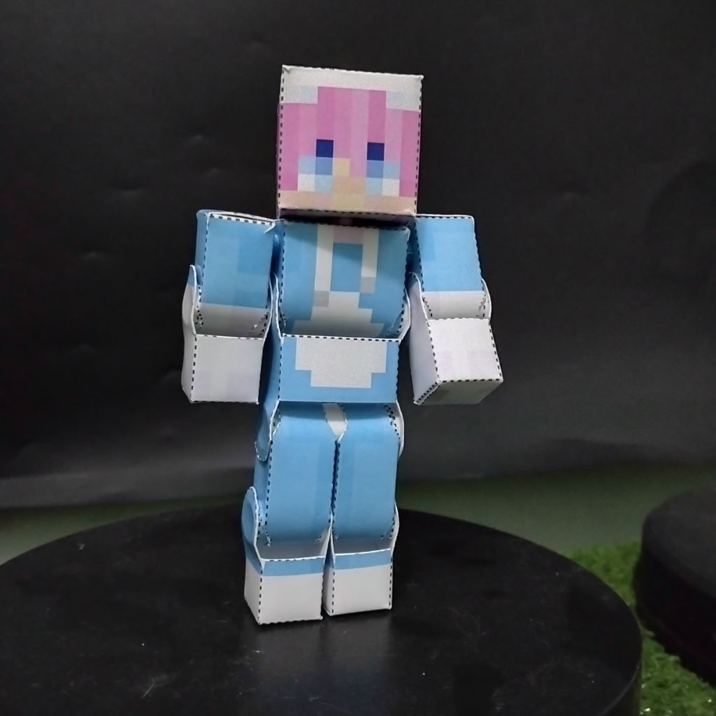 Papercraft karakter Minecraft Momon dan Atun