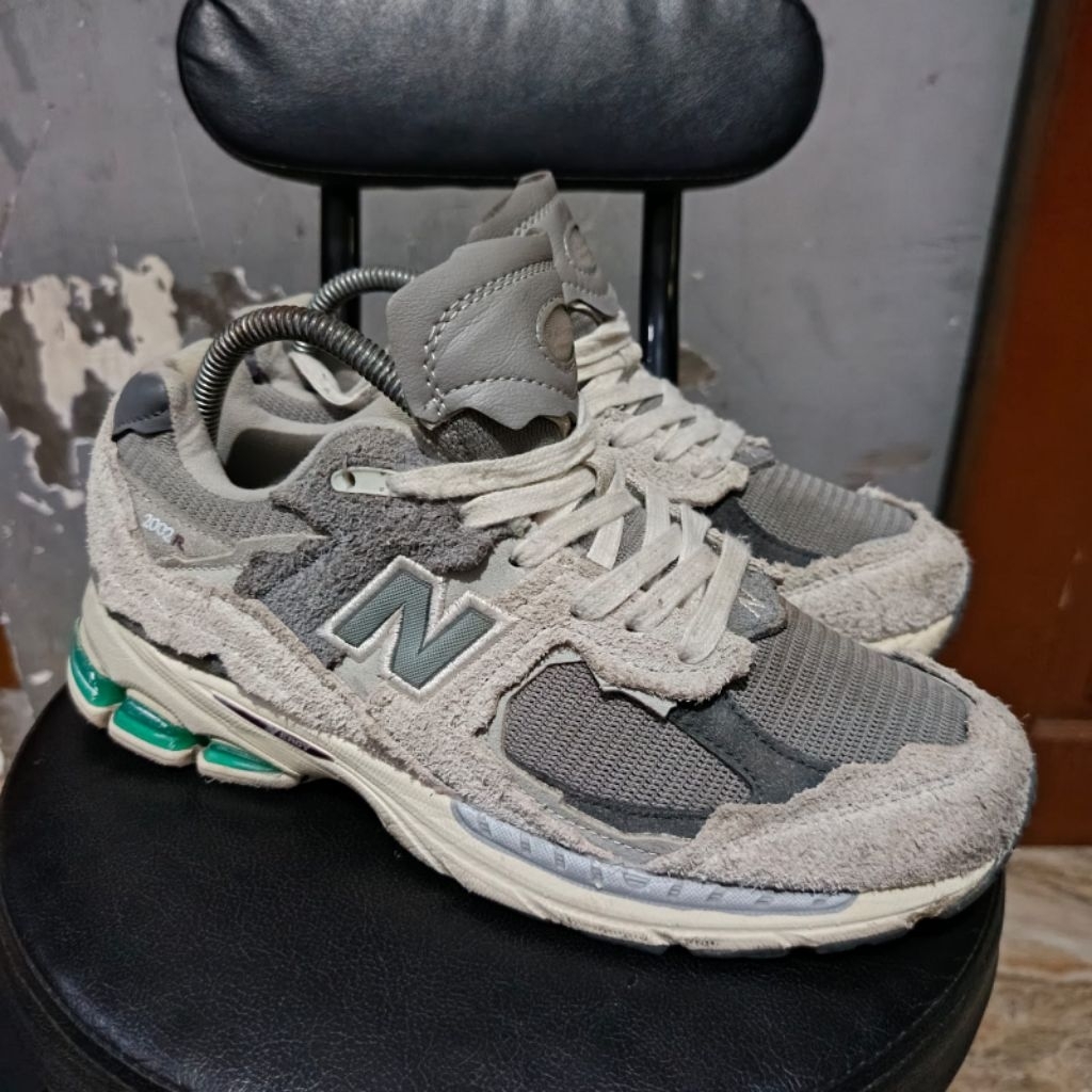 NB NEW BALANCE 2002R Sepatu Second MIRROR 1:1 size 40.5 (25.5) Setara Original