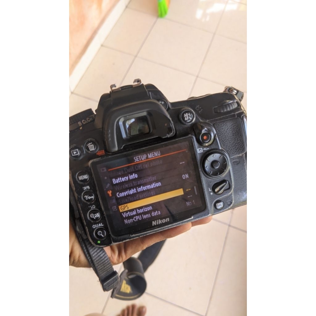 nikon d7000 + lensa kit + lensa 35mm