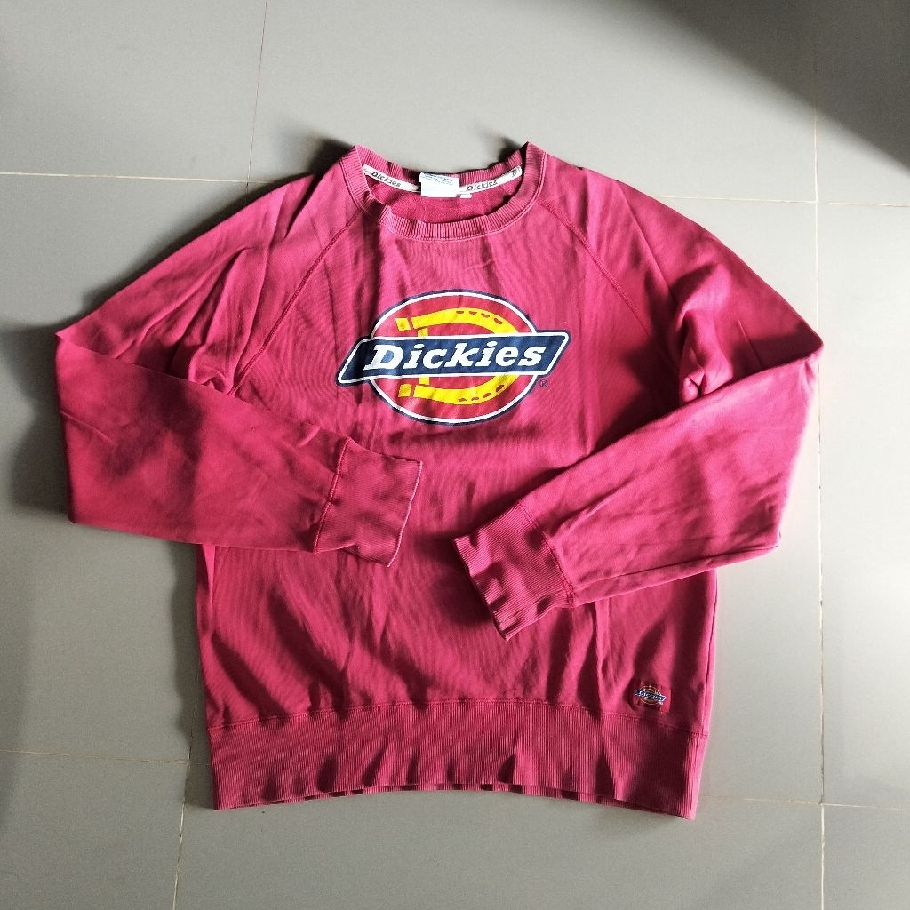 crewneck dickies merah