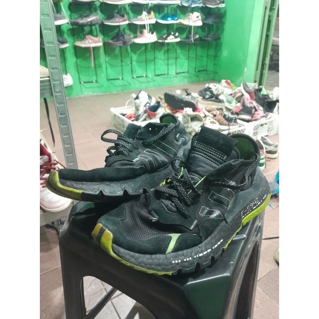 [SECOND ORIGINAL] Adidas Nite Jogger Black Green / Signal Green Size 41
