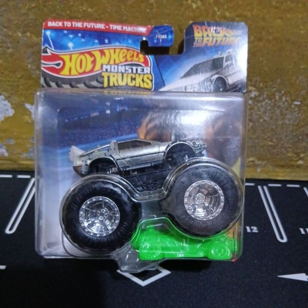 HOTWHEELS MONSTER TRUCKS BACK TO THE FUTURE-TIME MACHINE