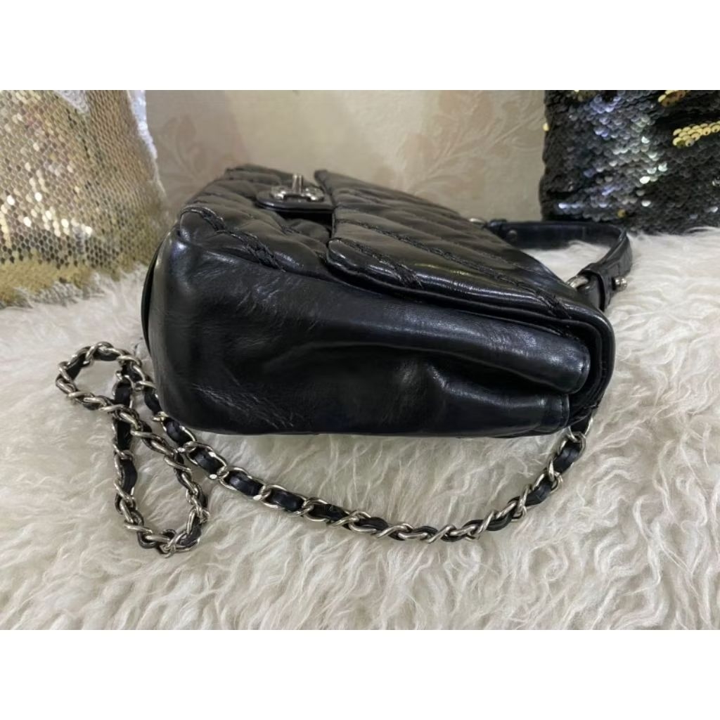 Tas Preloved Chan3L Vintage V Stitch Bag.