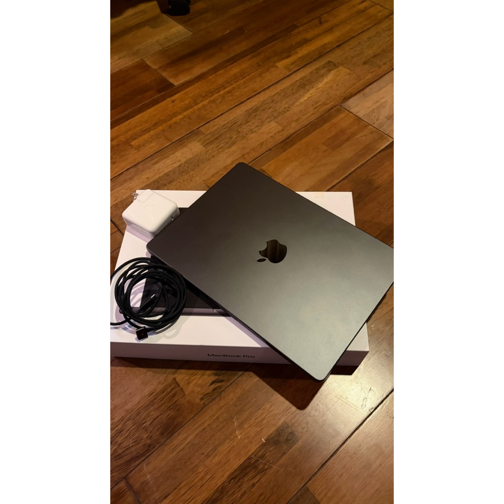 Macbook Pro M4 Pro 24/1TB second like new japan