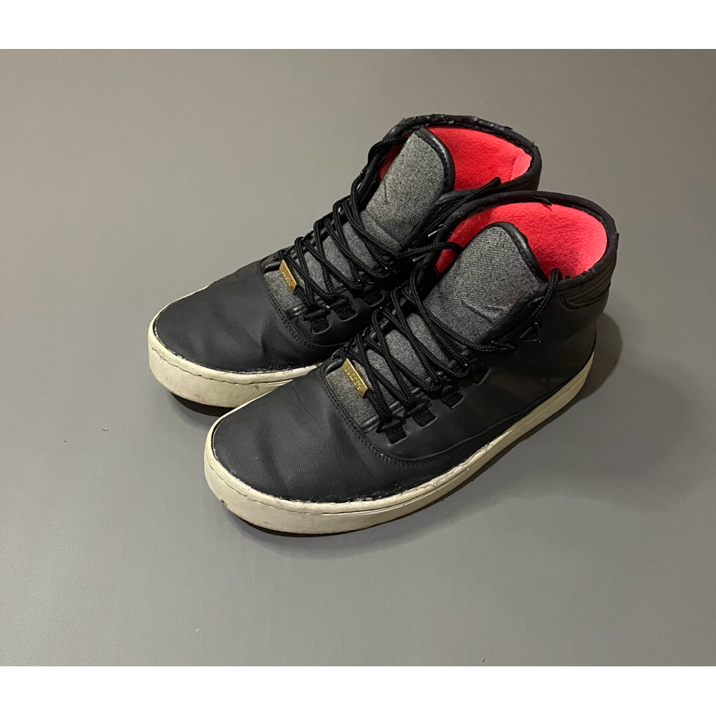 Preloved sepatu jordan hitam