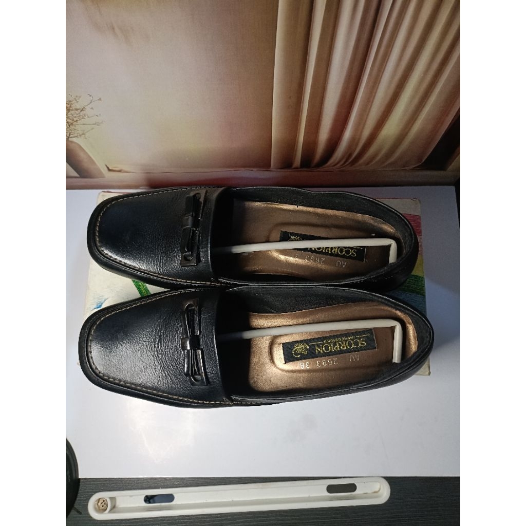 sepatu scorpion pantofel wanita
