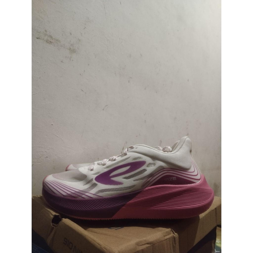 SEPATU LARI/RUNNING 910 HAZE VISION UK 41