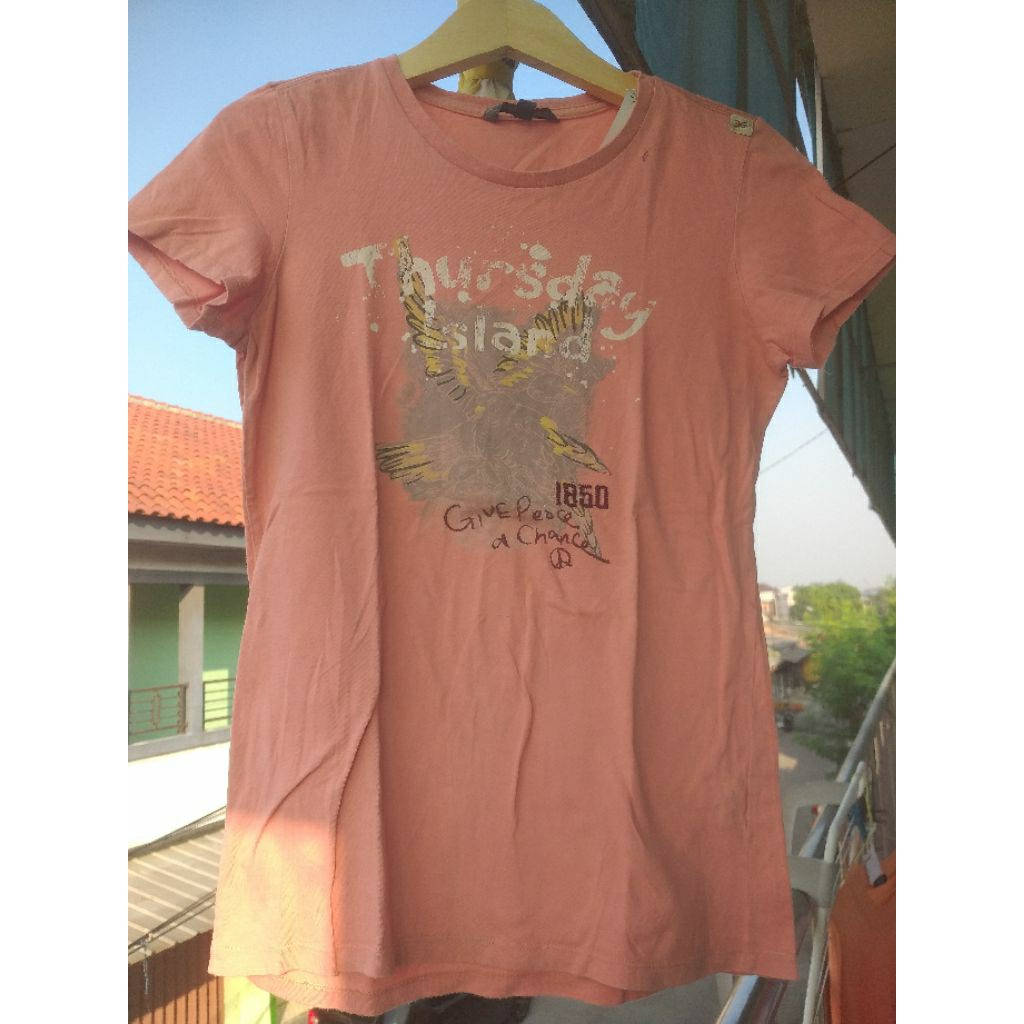Atasan Kaos Thursday Island